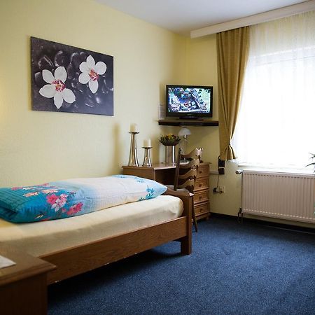 Hotel Zur Bruecke Krefeld Buitenkant foto