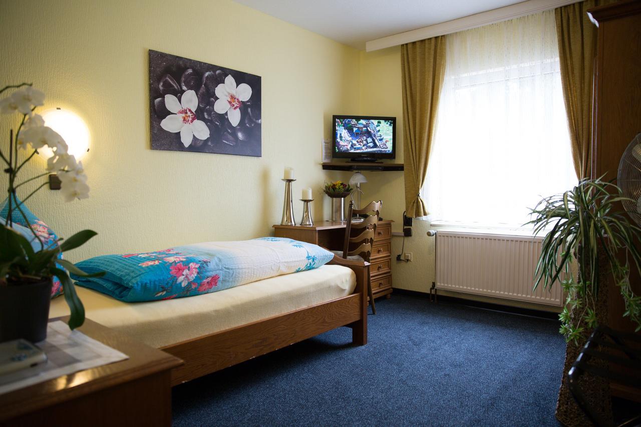 Hotel Zur Bruecke Krefeld Buitenkant foto